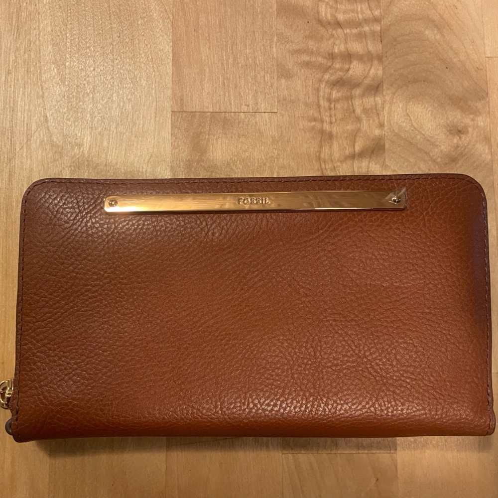 Brown Leather Fossil Zipper Wallet NWT